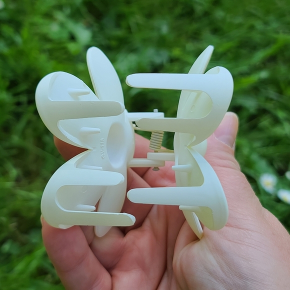 Flower Claw Clips | Set of 4 Hair Clips - Picture 6 of 15